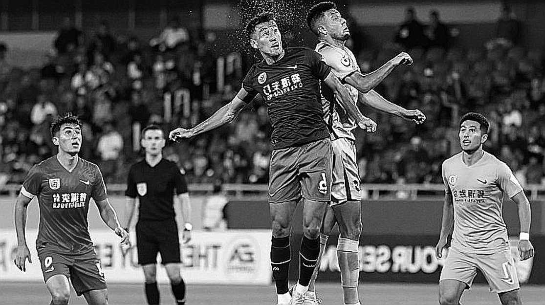 Aguirre và bốn điểm sau bảy trận: Valencia giao số phận cho bàn tay 67 tuổi